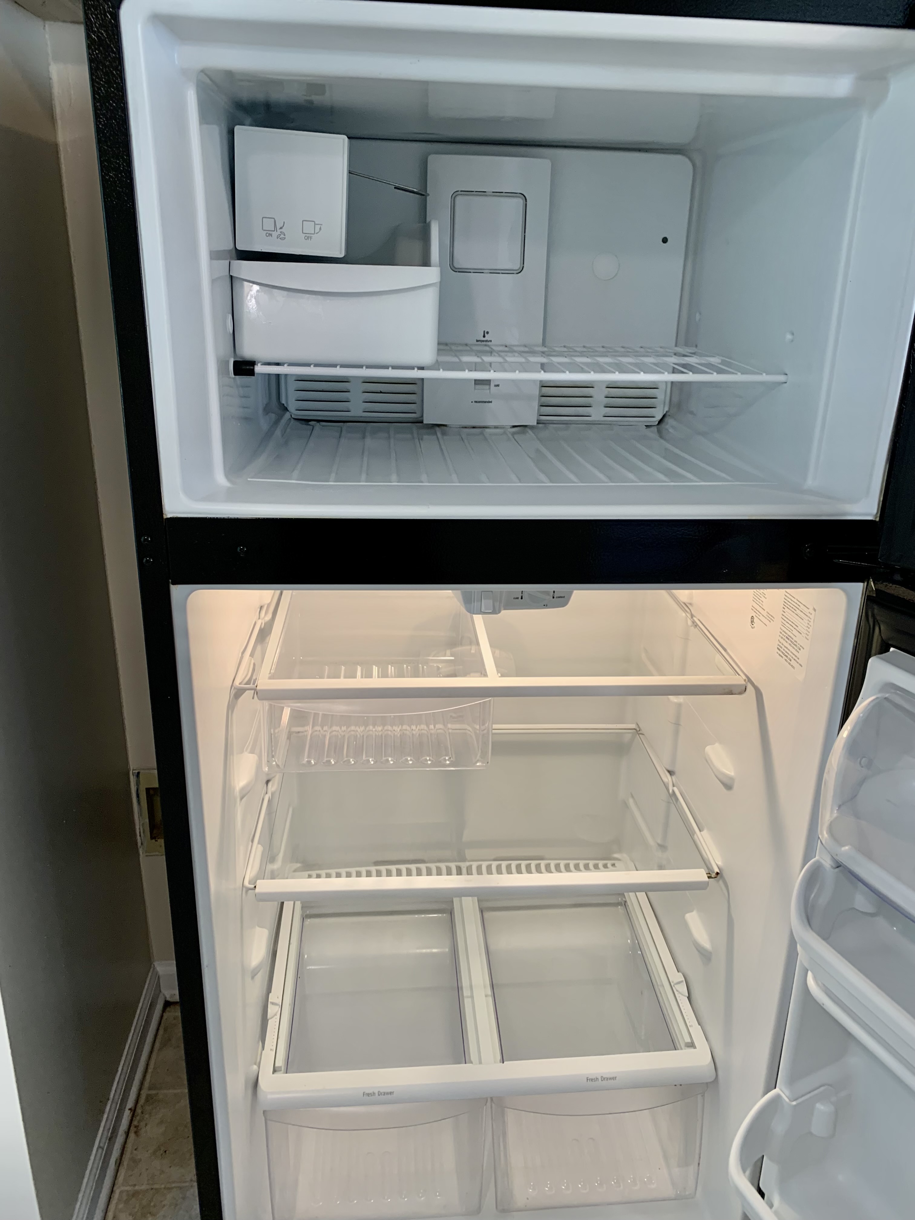 Clean refrigerator after professional cleaning